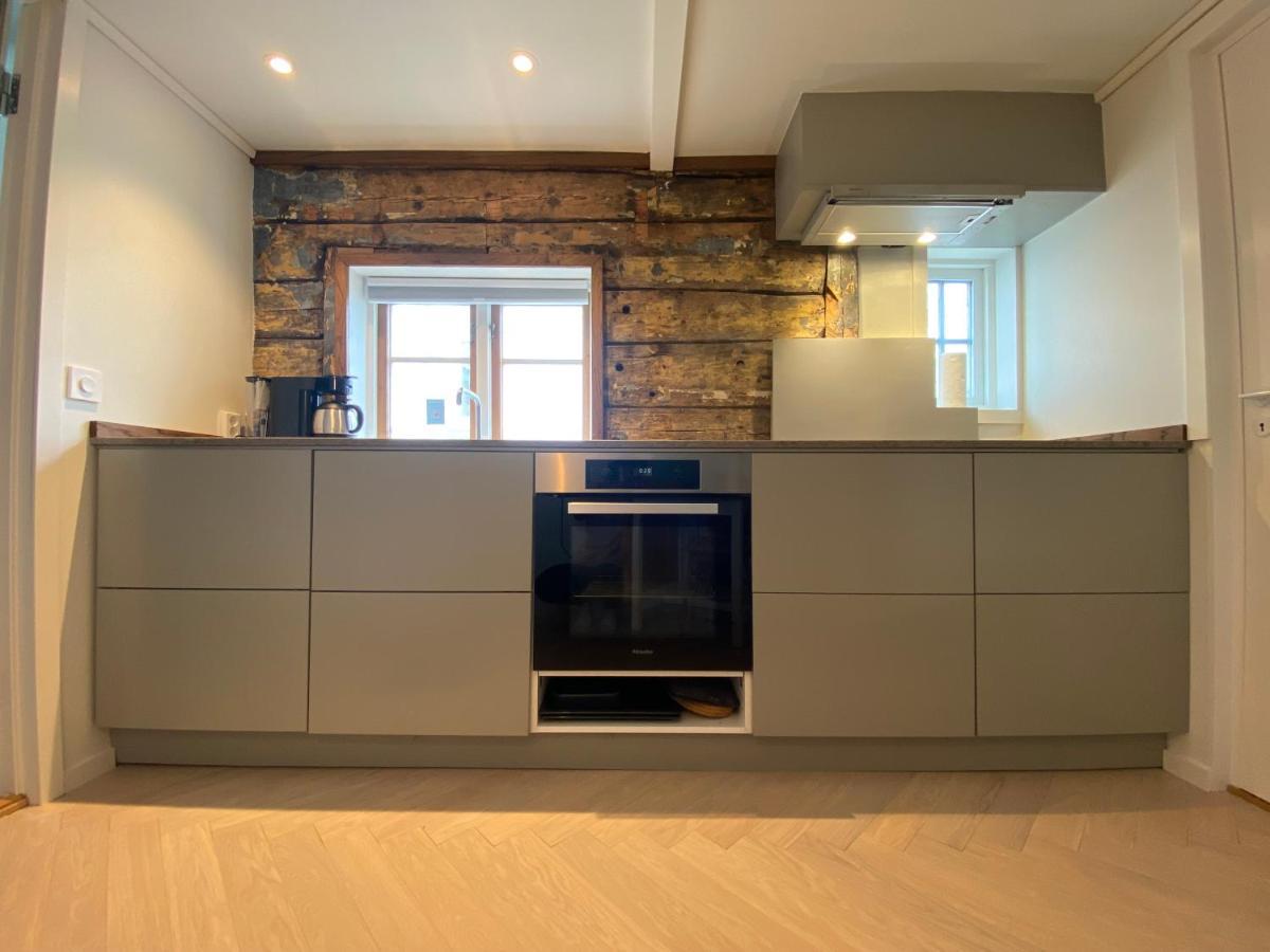 Entire Renovated Apartment From 1780 With Kitchen, Bath, Bedroom, And Living Room In Skuteviken Bergen Exterior foto